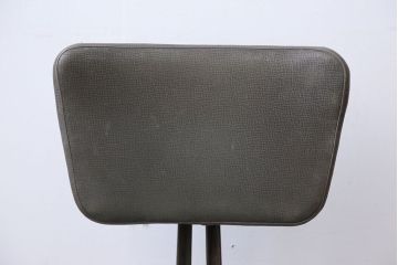 アンティーク家具　インダストリアルデザイン　アイアンのシャビーな回転椅子