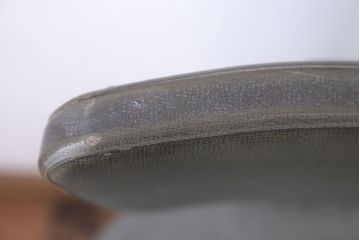 アンティーク家具　インダストリアルデザイン　アイアンのシャビーな回転椅子