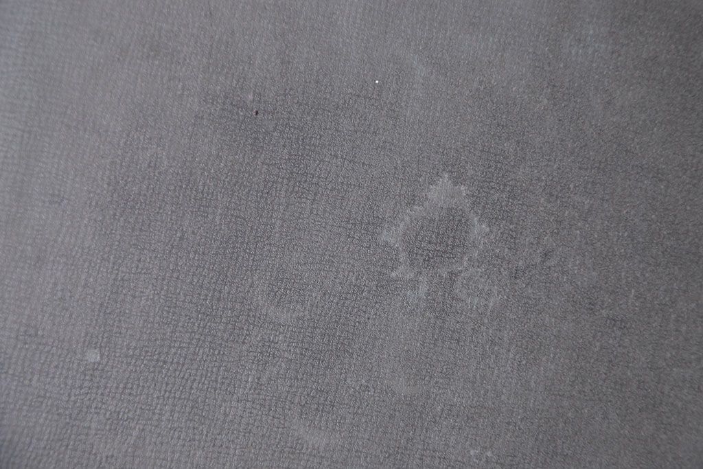 アンティーク家具　インダストリアルデザイン　アイアンのシャビーな回転椅子