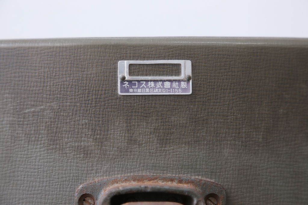 アンティーク家具　インダストリアルデザイン　アイアンのシャビーな回転椅子