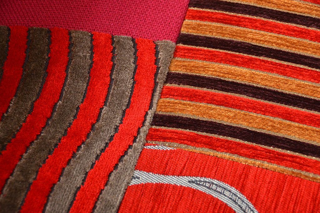 中古　イギリス製　お洒落な3人掛けパッチワークソファ