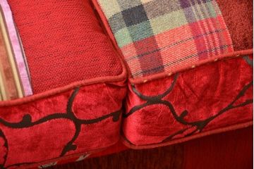 中古　イギリス製　お洒落な3人掛けパッチワークソファ