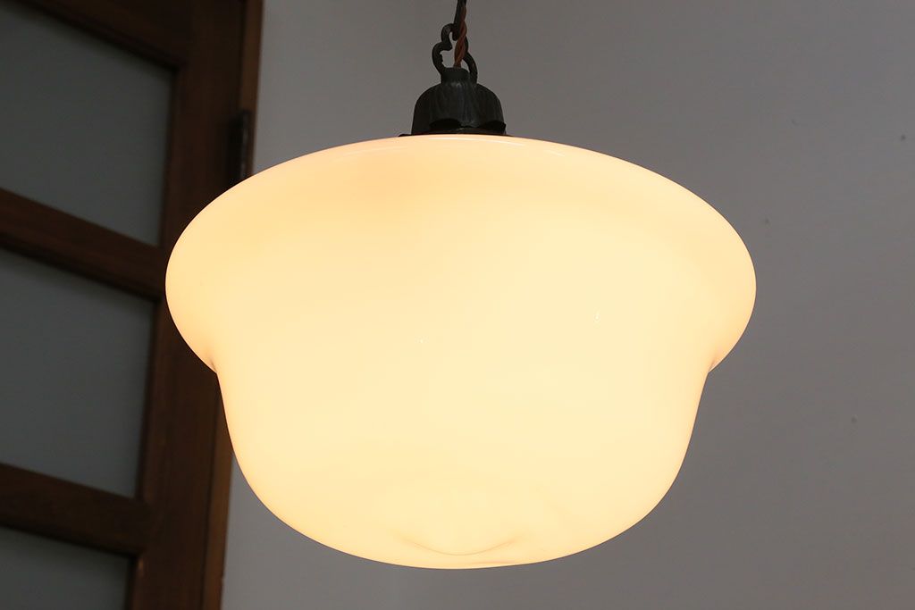 昭和レトロ　大きなかわいいガラス天井照明