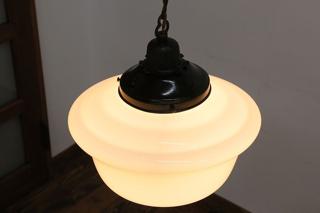 昭和レトロ　大きなかわいいガラス天井照明