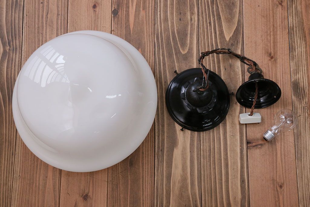 昭和レトロ　大きなかわいいガラス天井照明