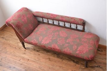 アンティーク家具　イギリスアンティーク　優美でシックなソファ