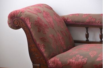 アンティーク家具　イギリスアンティーク　優美でシックなソファ