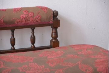 アンティーク家具　イギリスアンティーク　優美でシックなソファ