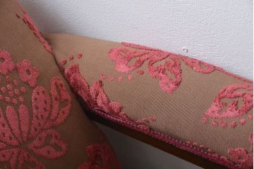 アンティーク家具　イギリスアンティーク　優美でシックなソファ