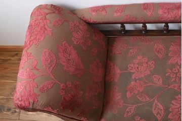 アンティーク家具　イギリスアンティーク　優美でシックなソファ