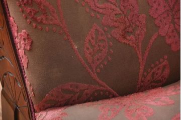 アンティーク家具　イギリスアンティーク　優美でシックなソファ