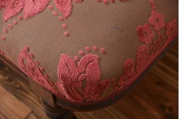 アンティーク家具　イギリスアンティーク　優美でシックなソファ