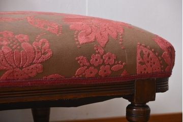 アンティーク家具　イギリスアンティーク　優美でシックなソファ