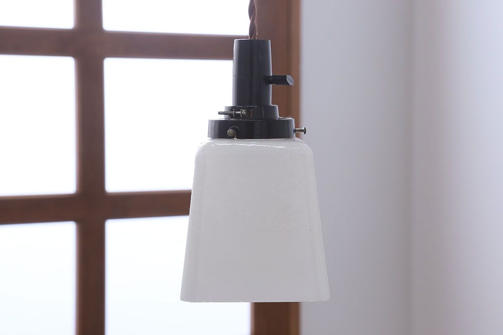 アンティーク　シンプルでレトロな電笠