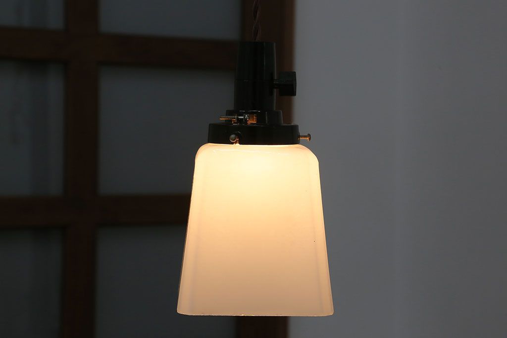 アンティーク　シンプルでレトロな電笠