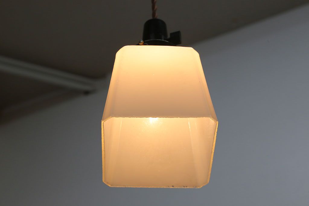 アンティーク　シンプルでレトロな電笠