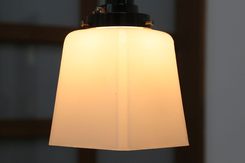 アンティーク　シンプルでレトロな電笠