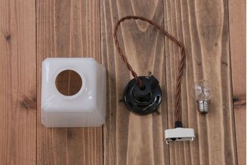 アンティーク　シンプルでレトロな電笠