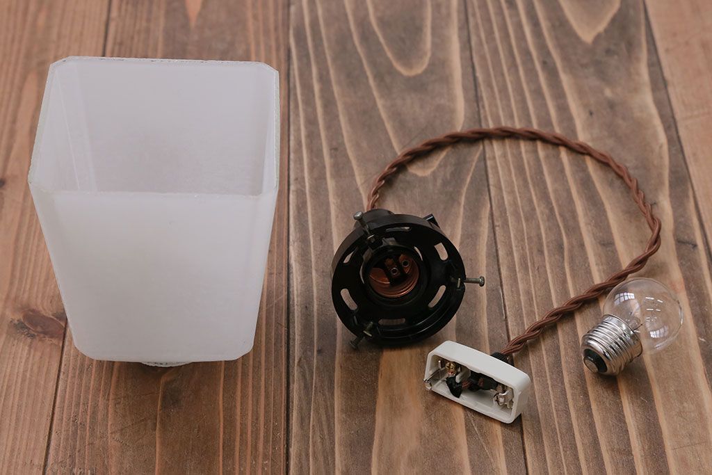 アンティーク　シンプルでレトロな電笠