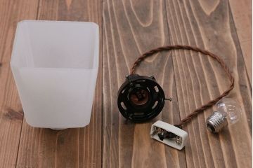 アンティーク　シンプルでレトロな電笠