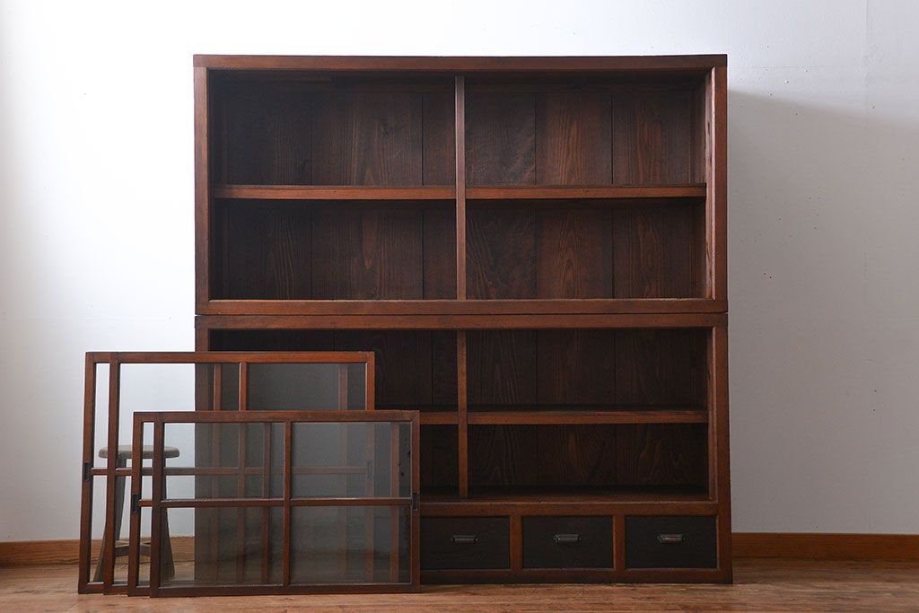 アンティーク家具　アンティーク　引き出し5杯付き大きな重ね引き戸収納棚