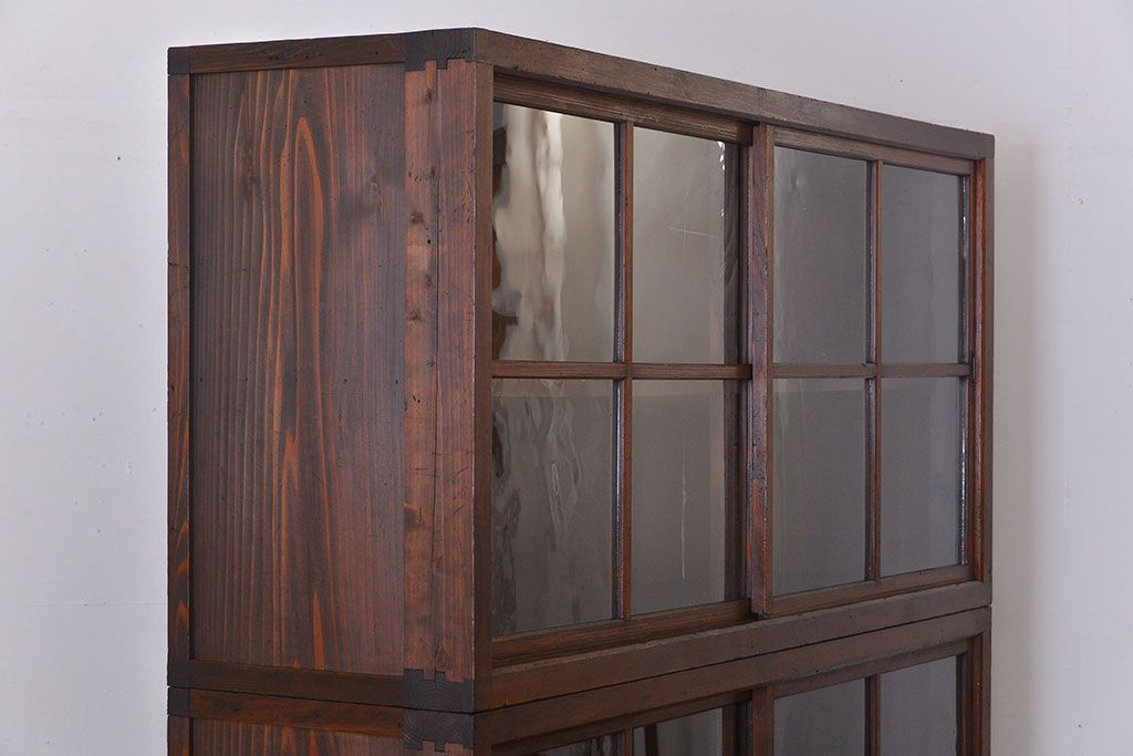 アンティーク家具　アンティーク　引き出し5杯付き大きな重ね引き戸収納棚