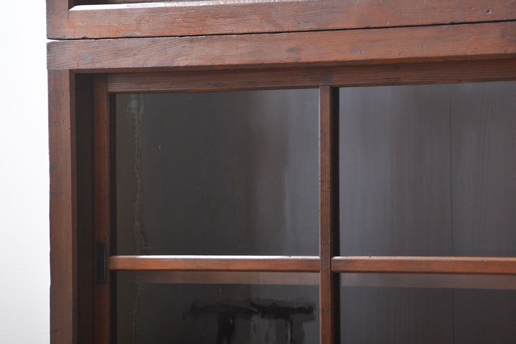 アンティーク家具　アンティーク　引き出し5杯付き大きな重ね引き戸収納棚