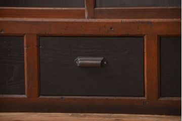 アンティーク家具　アンティーク　引き出し5杯付き大きな重ね引き戸収納棚