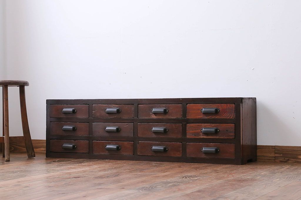 アンティーク家具　古民具・骨董　シンプルで味わい深い12杯小引き出し