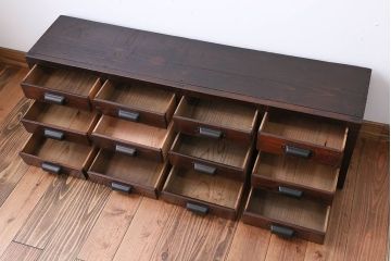 アンティーク家具　古民具・骨董　シンプルで味わい深い12杯小引き出し