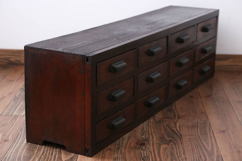 アンティーク家具　古民具・骨董　シンプルで味わい深い12杯小引き出し