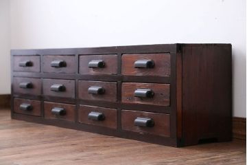 アンティーク家具　古民具・骨董　シンプルで味わい深い12杯小引き出し