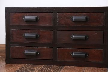 アンティーク家具　古民具・骨董　シンプルで味わい深い12杯小引き出し