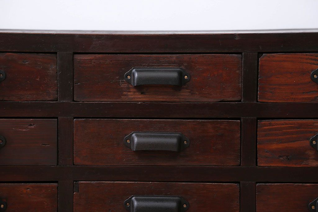 アンティーク家具　古民具・骨董　シンプルで味わい深い12杯小引き出し