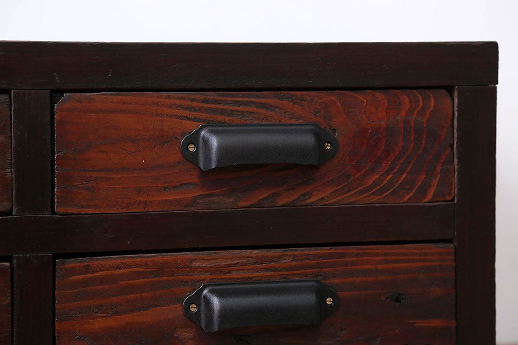 アンティーク家具　古民具・骨董　シンプルで味わい深い12杯小引き出し