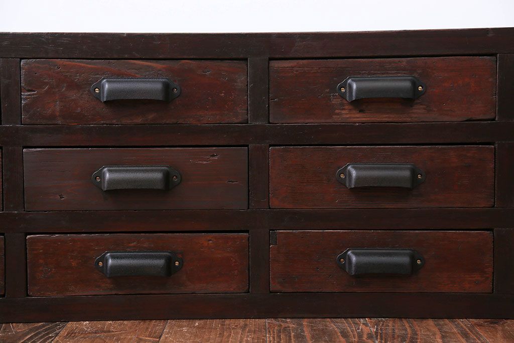 アンティーク家具　古民具・骨董　シンプルで味わい深い12杯小引き出し