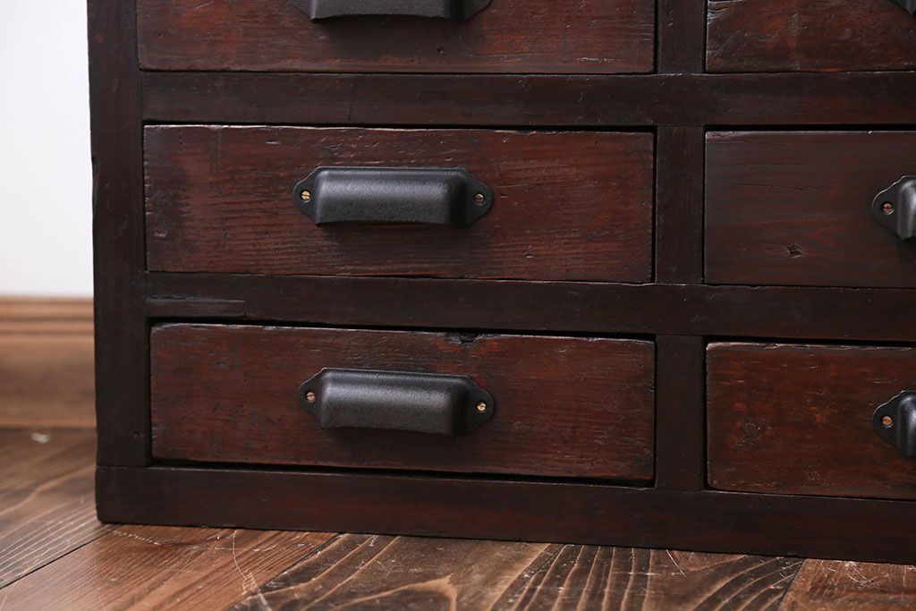 アンティーク家具　古民具・骨董　シンプルで味わい深い12杯小引き出し