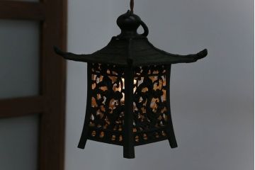 古民具・骨董　重厚で美しい灯ろう照明