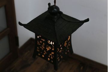 古民具・骨董　重厚で美しい灯ろう照明