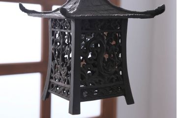 古民具・骨董　重厚で美しい灯ろう照明