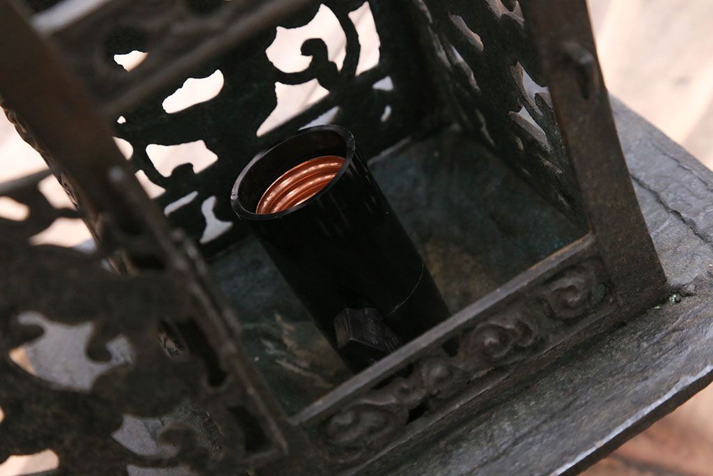 古民具・骨董　重厚で美しい灯ろう照明