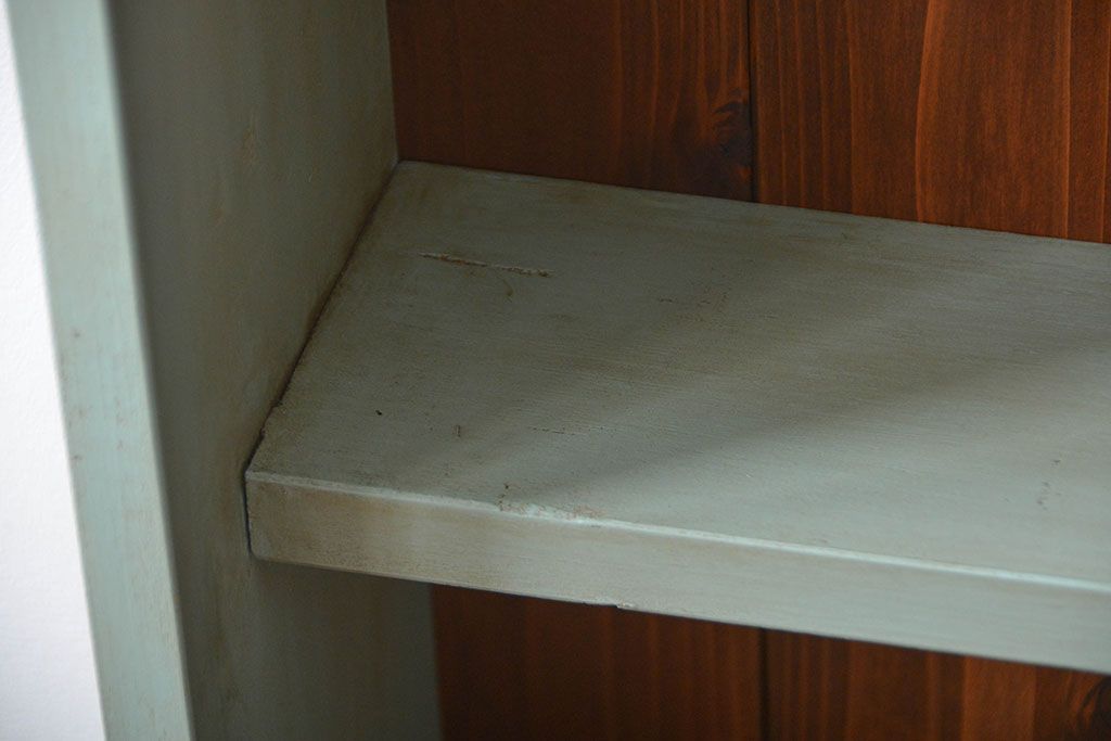 アンティーク家具　アンティークペイント　薄型で大きな飾り棚