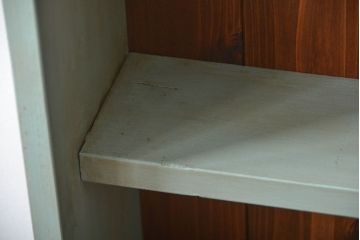 アンティーク家具　アンティークペイント　薄型で大きな飾り棚