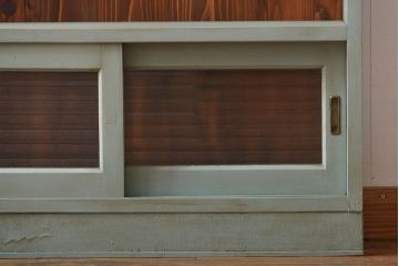 アンティーク家具　アンティークペイント　薄型で大きな飾り棚