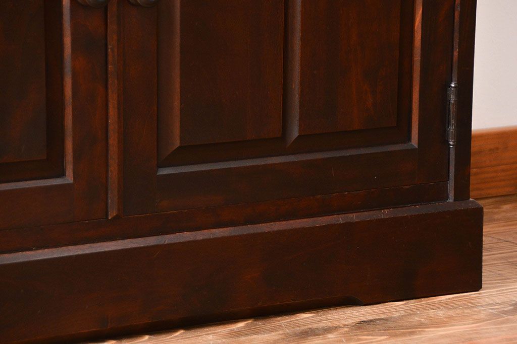 中古　北海道民芸家具　お洒落なカップボード