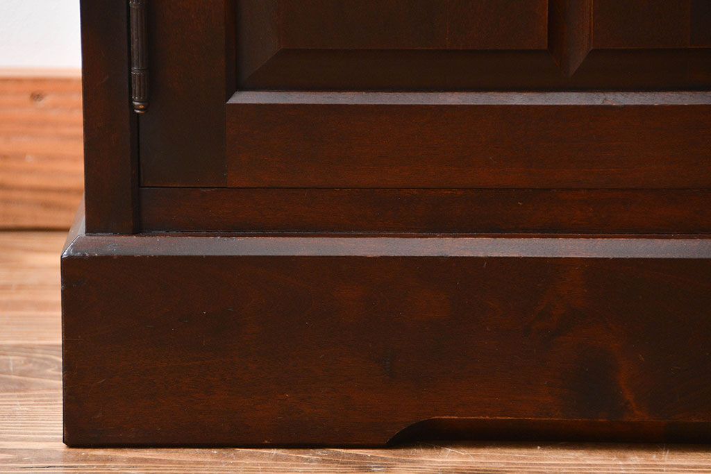 中古　北海道民芸家具　お洒落なカップボード