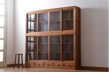 アンティーク家具　収納力抜群!4枚引き戸のナチュラルな薄型収納棚