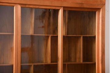 アンティーク家具　収納力抜群!4枚引き戸のナチュラルな薄型収納棚