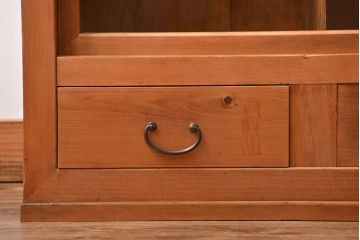 アンティーク家具　収納力抜群!4枚引き戸のナチュラルな薄型収納棚
