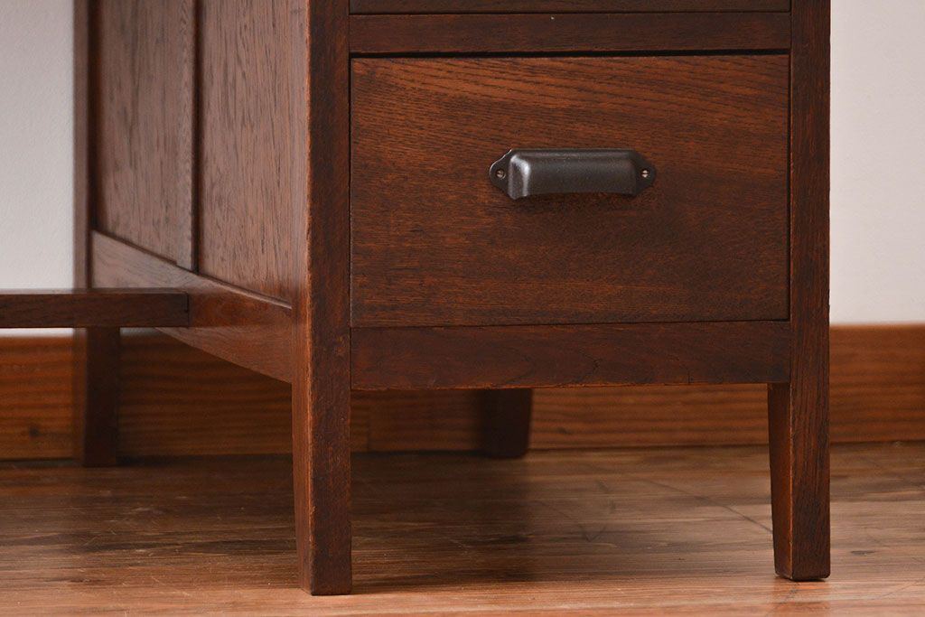 アンティーク家具　アンティーク　シンプルでシックな片袖机